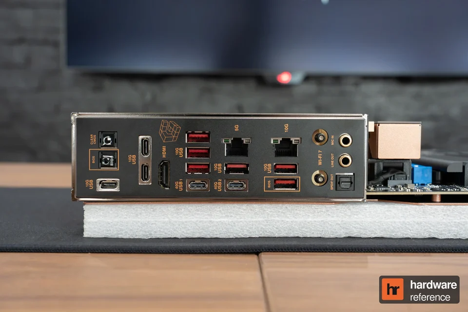La connectique arrière de la ROG Crosshair 2006