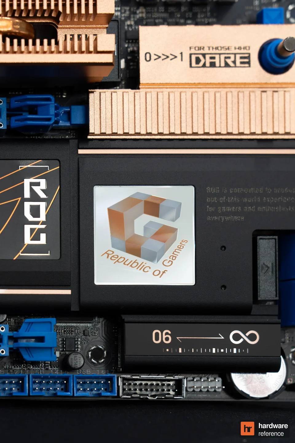 L’ancien logo Republic of Gamers sur la partie basse de la carte