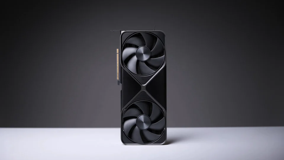GeForce RTX 5090 Founders Edition photographiée verticalement